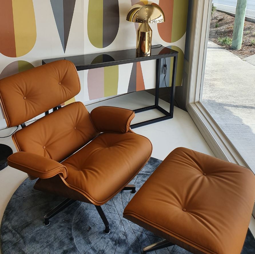 Replica Charles Eames Lounge and Ottoman Walnut – Tan Italian Leather